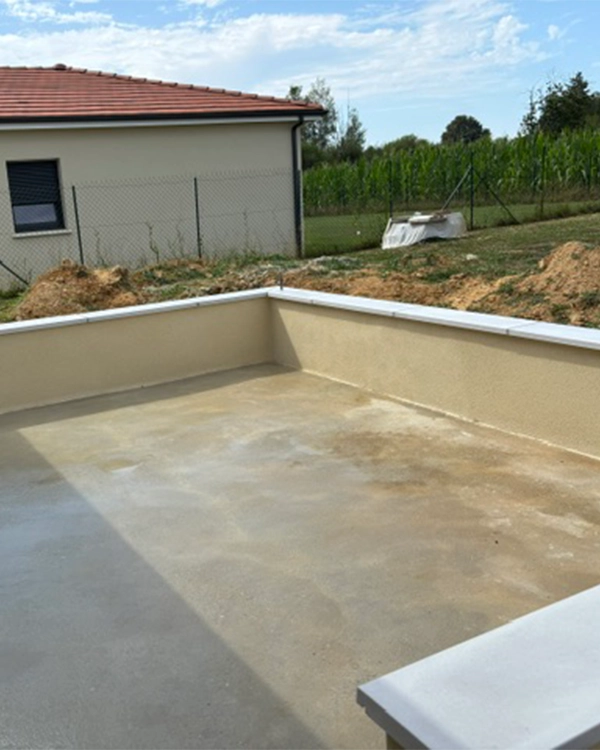 Pose de gouttières en zinc pour l'étanchéité de toiture à Coussac Bonneval